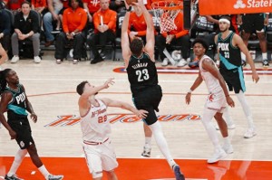 大众娱乐彩票app下载-狂轰26+7+2！请让谢泼德首发，阿门赛后说出优点，还提到了杜兰特